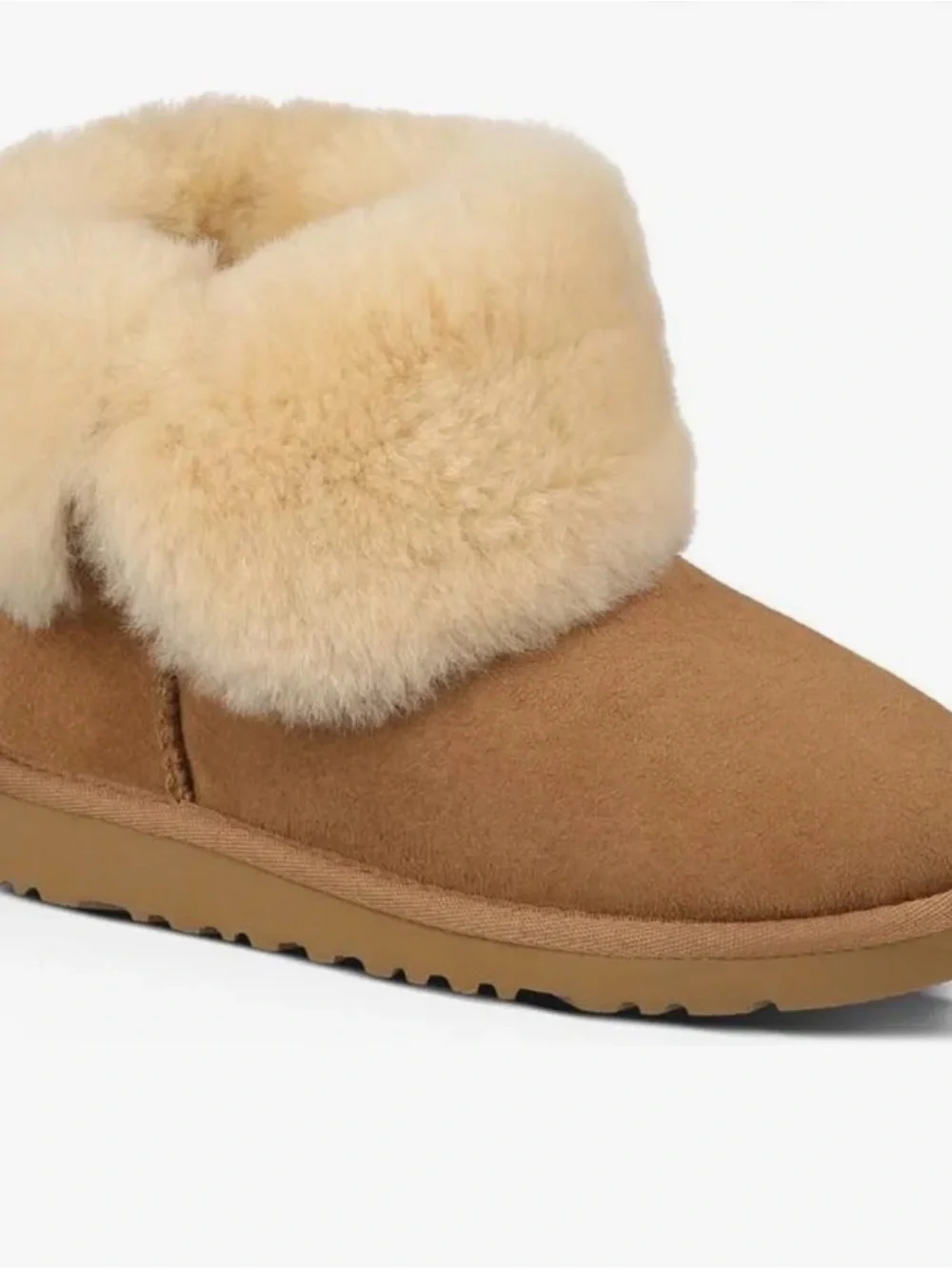 Kids Ugg boots Bailey button in chestnut brand new, never worn